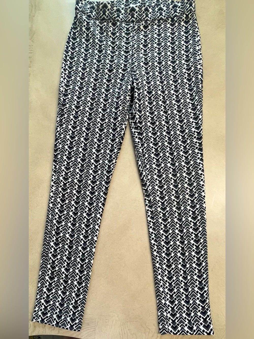 Joseph Ribkoff Geometric Graphic Pull on stretch Pants Luxury Comfort Size 10